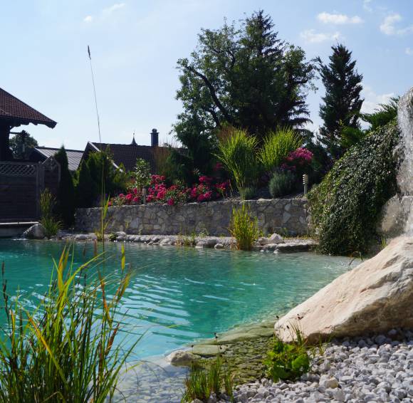 Blick auf den Pool vom Thomanhof