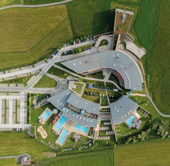 Luftaufnahme vom Tauern Spa Zell am See