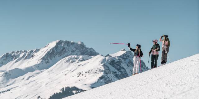 Skifahrer auf dem Skicircus in Leogang