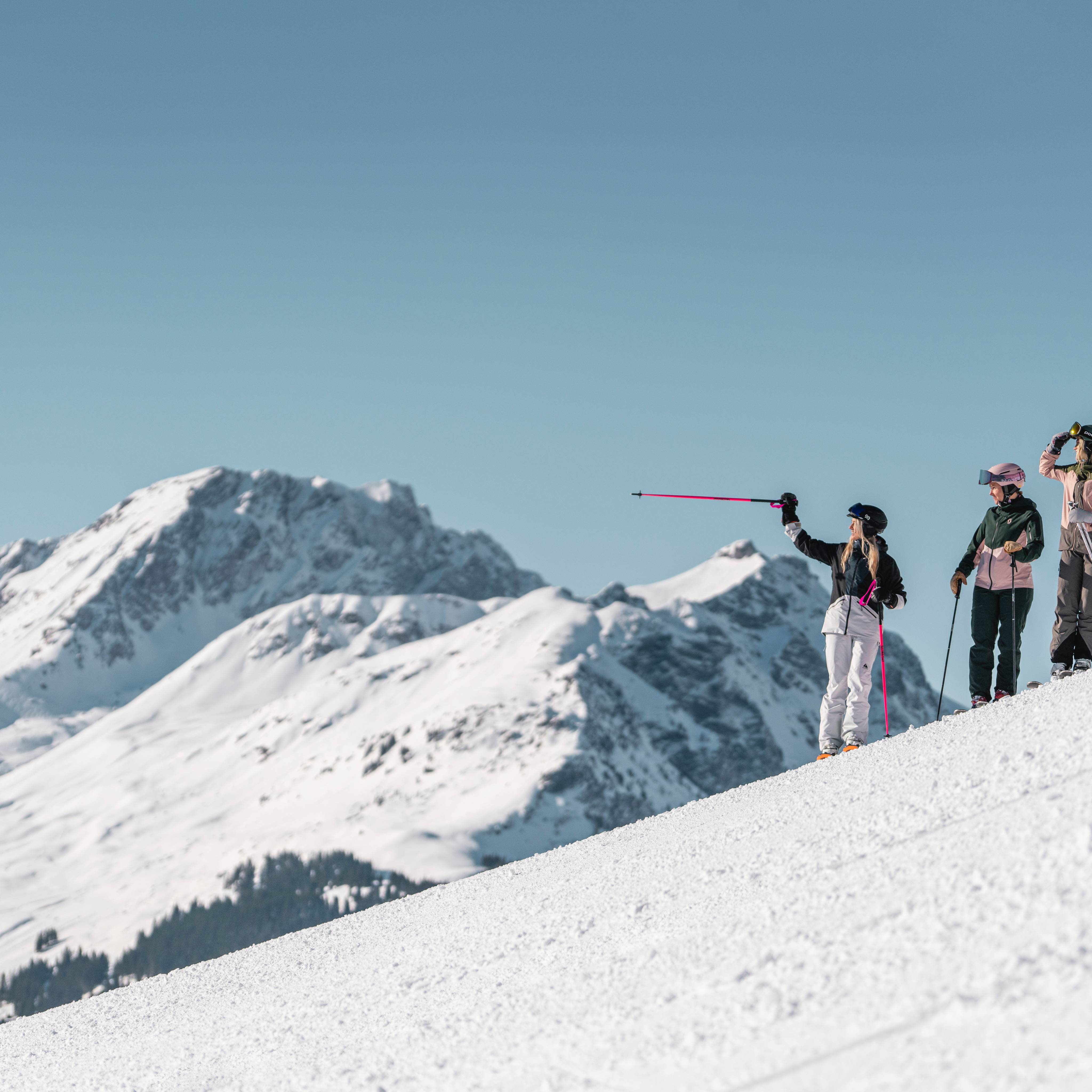 Skifahrer auf dem Skicircus in Leogang